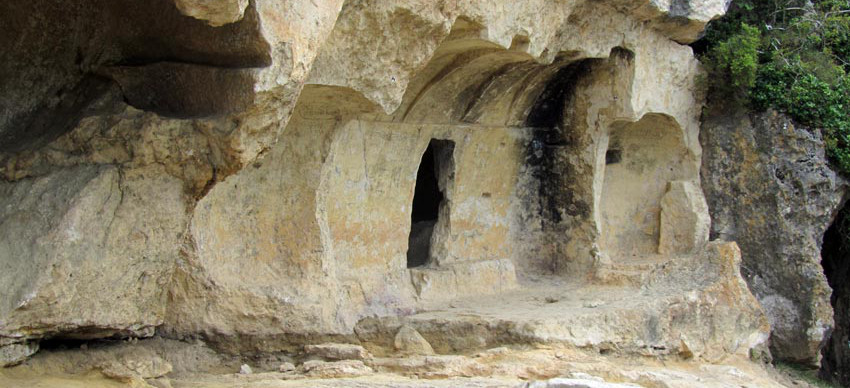 Cueva Artificial de Laño